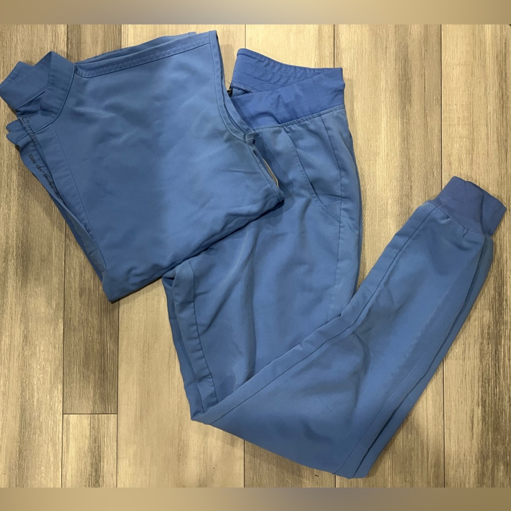 FIGS Scrub Set